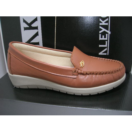 Mocasion piel lengueta oro lado