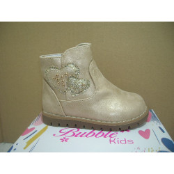 Bota niña dos corazones lado remaches