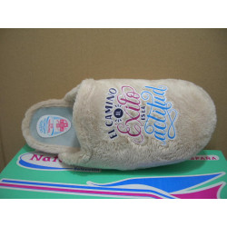 Chinela plana pelo el camino del éxito