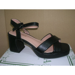 Sand napa plataforma dos tiras cruzadas