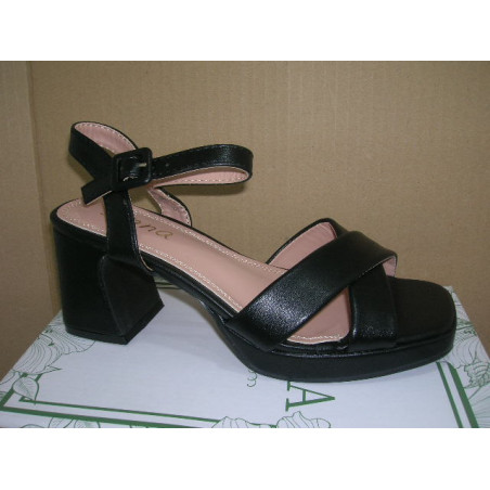 Sand napa plataforma dos tiras cruzadas