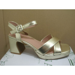 Sand napa plataforma dos tiras cruzadas