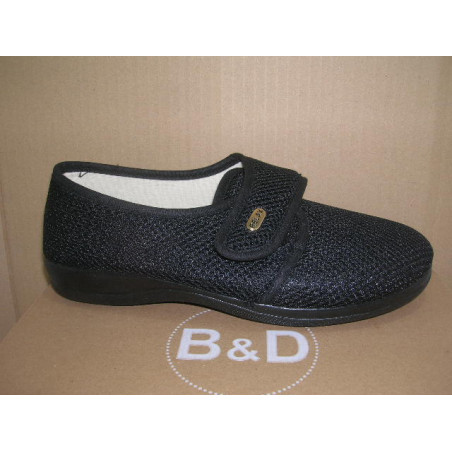 Zapatilla rejilla cerrada velcro.