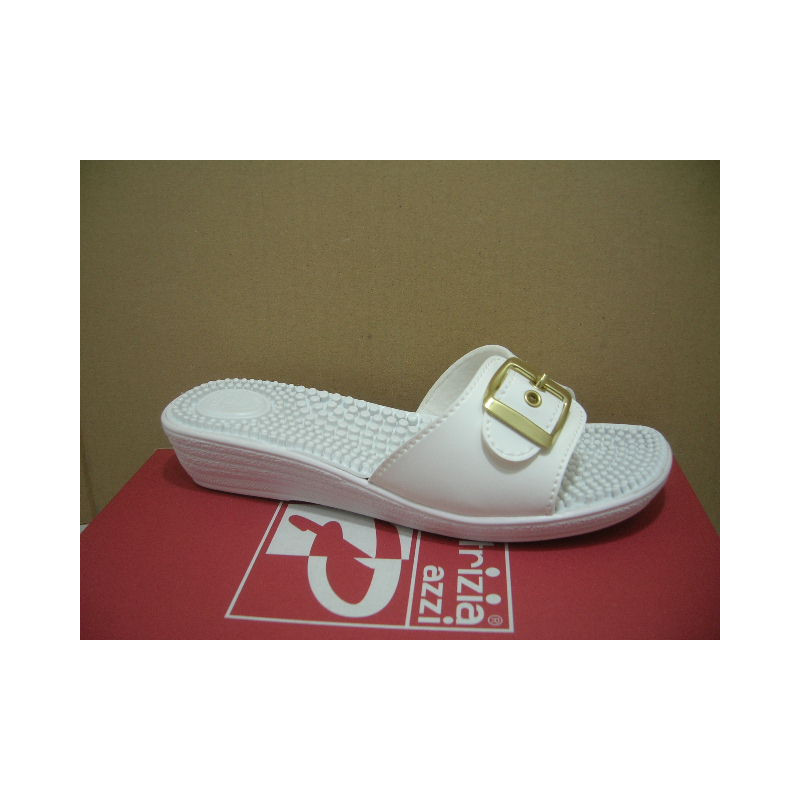 Chancla planta pinchos hebilla metal oro