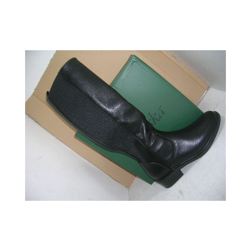 Bota caña alta napa lisa con elastico
